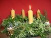 selbst gedrehte Kerzen und ein selbstgemachter Adventskranz